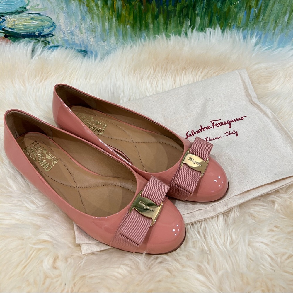 🤗Host pick🥳 Authentic Salvatore Ferragamo size 7.5 pink flat